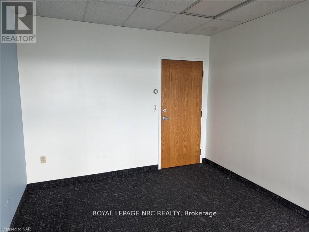 702 - 43 Church Street W, St. Catharines, Ontario  L2R 7E1 - Photo 4 - X12654108