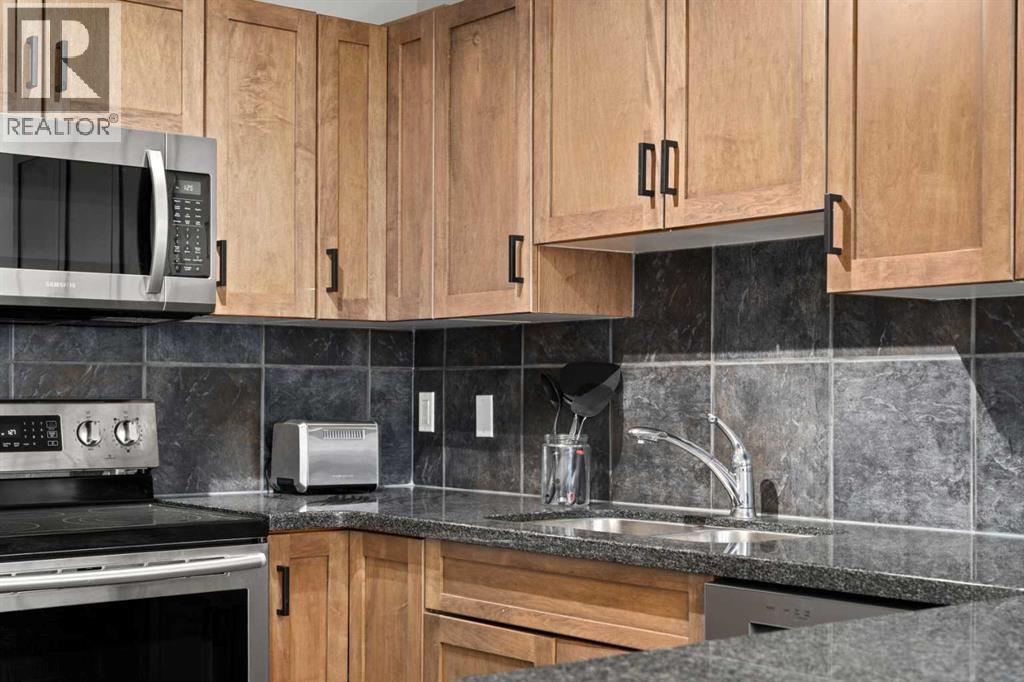 8, 301 Village Mews Sw, Calgary, Alberta  T3H 2L3 - Photo 9 - A2248553