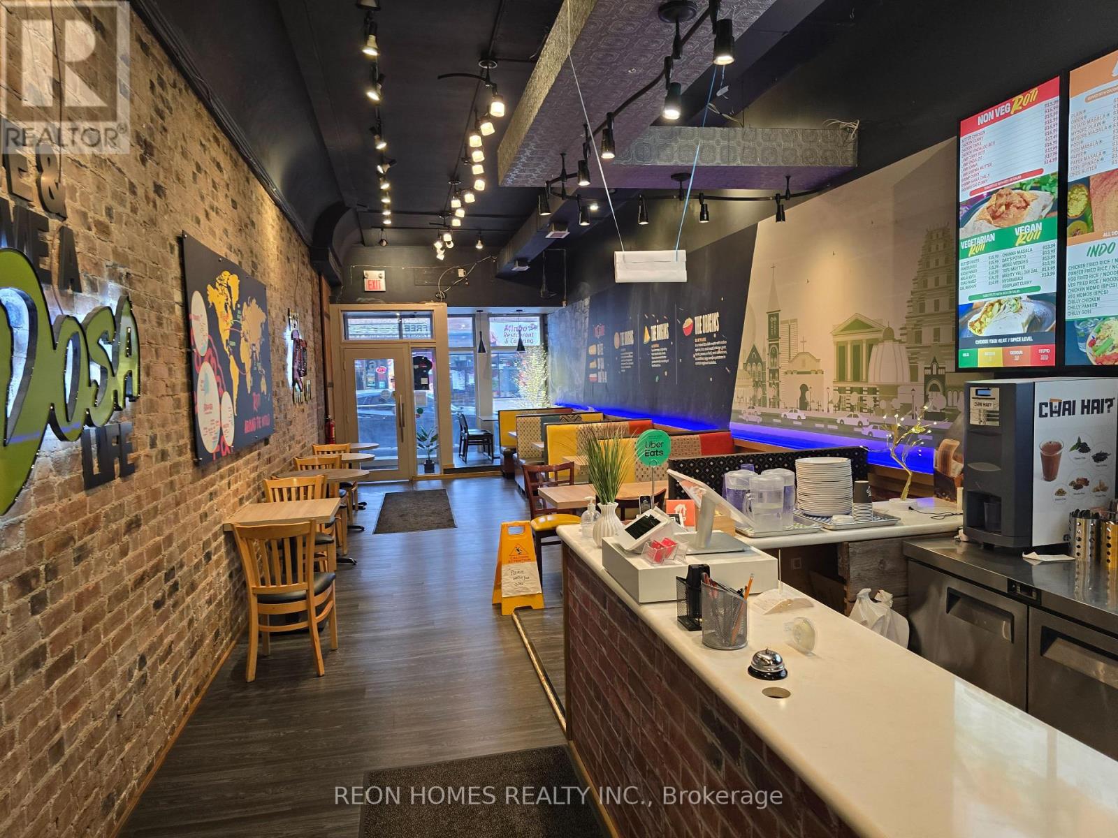 16 HOLLAND STREET, Bradford West Gwillimbury, Ontario