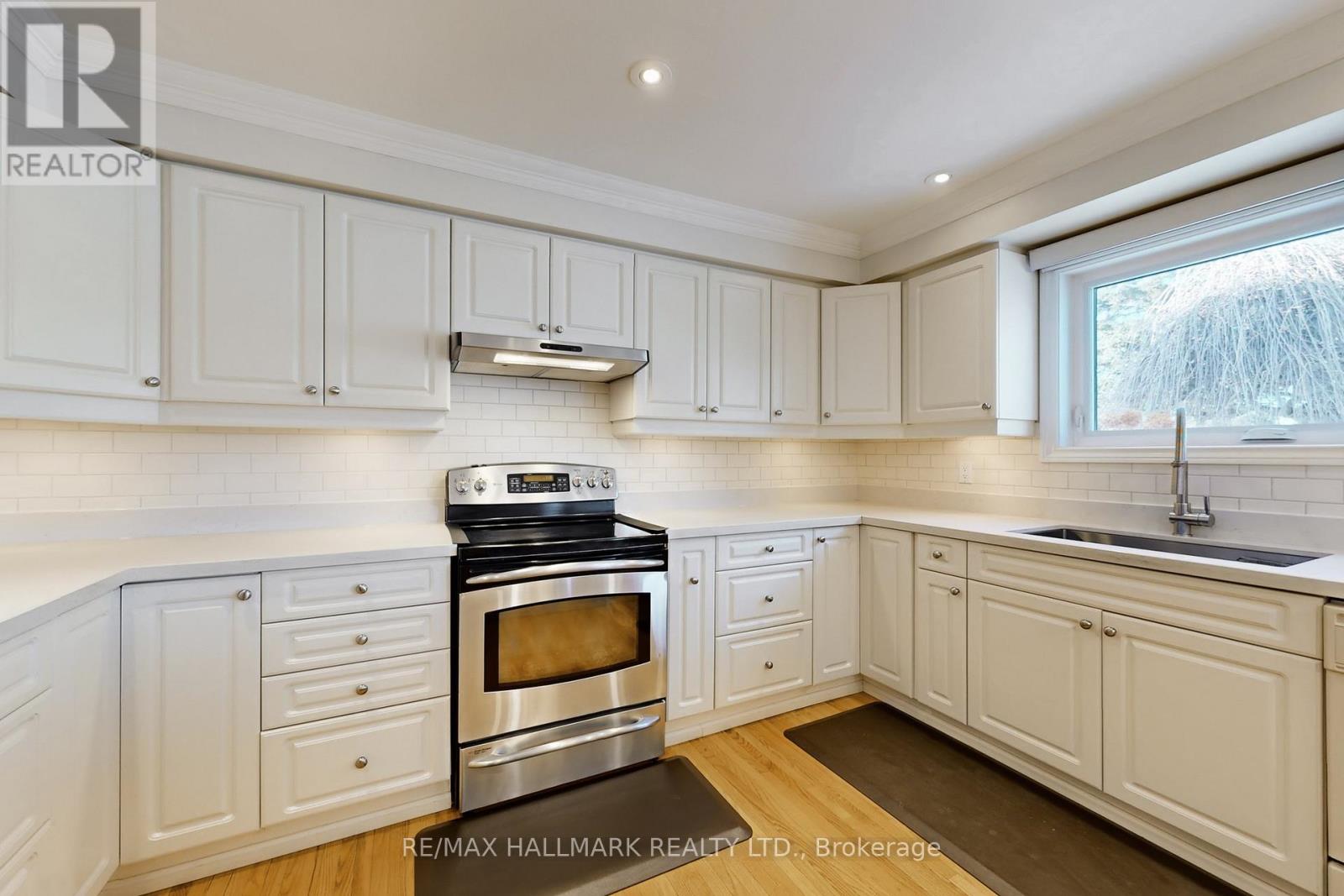 197 Mccaffrey Road, Newmarket, Ontario  L3X 1K1 - Photo 10 - N12654124