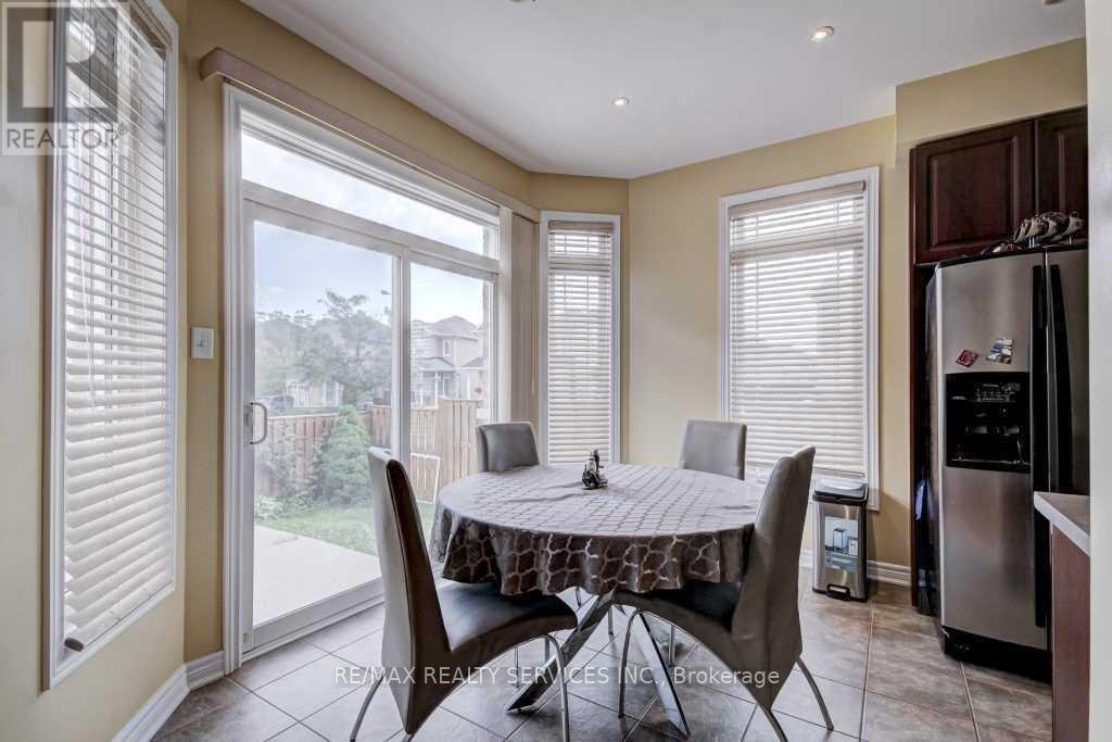 19 Putnam Drive, Brampton, Ontario  L7A 3S4 - Photo 10 - W12654086