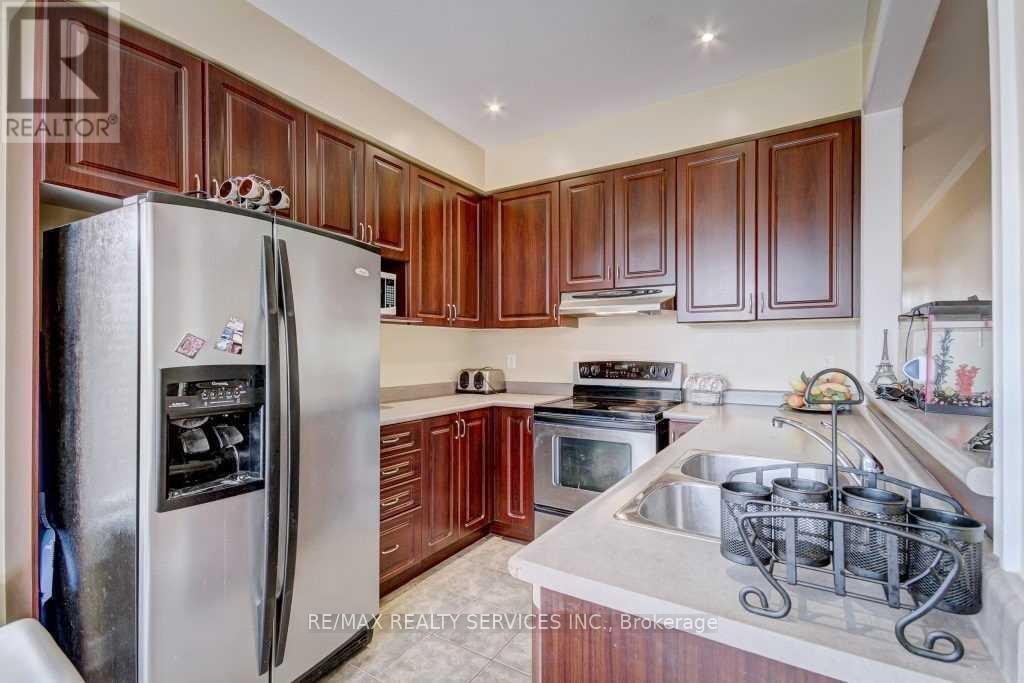 19 Putnam Drive, Brampton, Ontario  L7A 3S4 - Photo 11 - W12654086