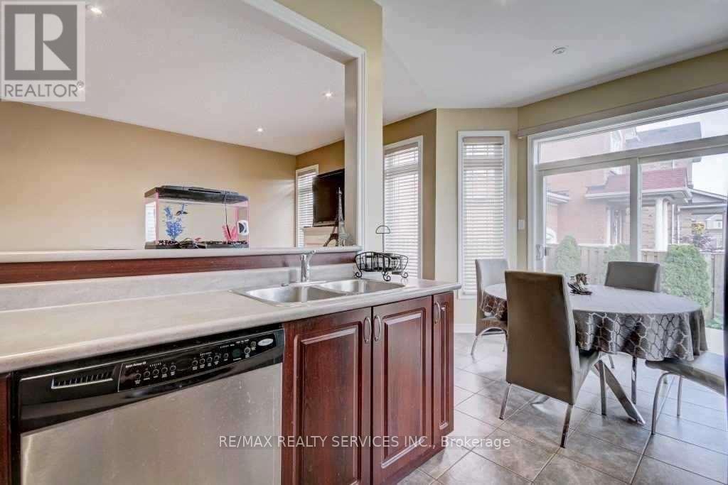 19 Putnam Drive, Brampton, Ontario  L7A 3S4 - Photo 12 - W12654086