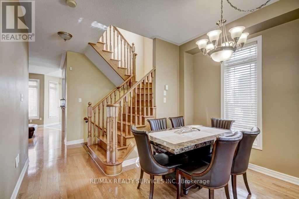 19 Putnam Drive, Brampton, Ontario  L7A 3S4 - Photo 5 - W12654086