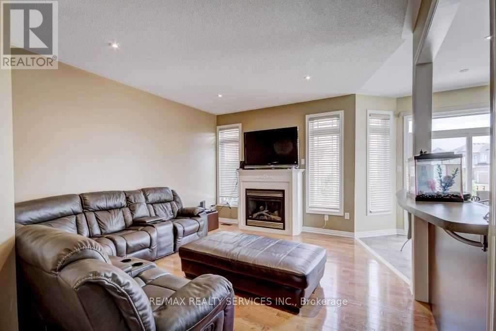 19 Putnam Drive, Brampton, Ontario  L7A 3S4 - Photo 8 - W12654086