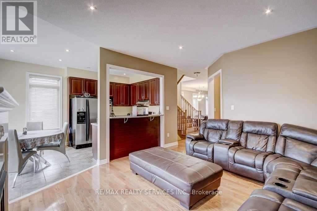 19 Putnam Drive, Brampton, Ontario  L7A 3S4 - Photo 9 - W12654086