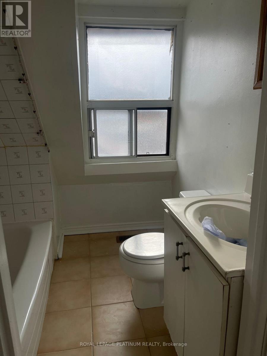 700 Brock Avenue, Toronto, Ontario  M6H 3P2 - Photo 11 - W12654092