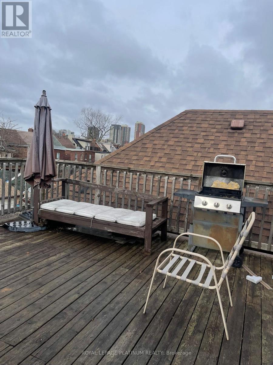 700 Brock Avenue, Toronto, Ontario  M6H 3P2 - Photo 8 - W12654092