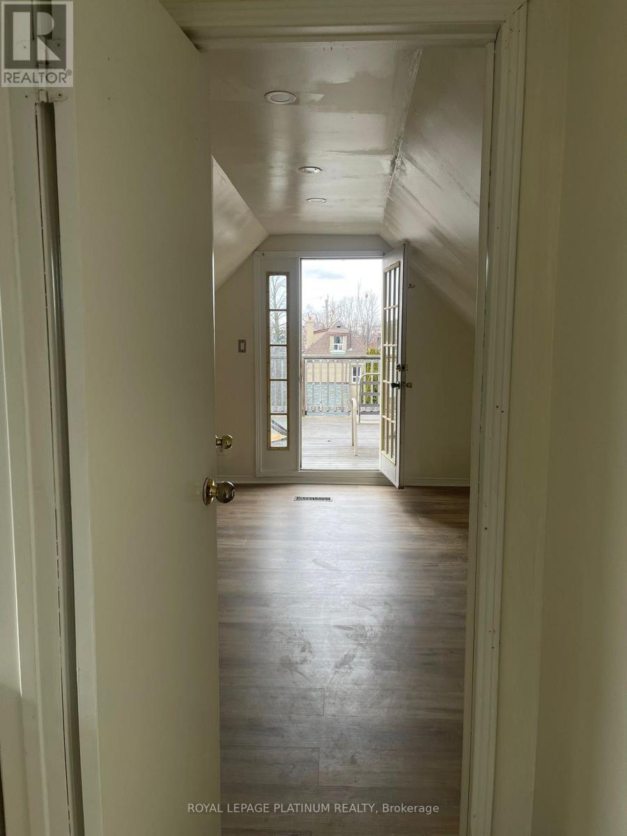 700 Brock Avenue, Toronto, Ontario  M6H 3P2 - Photo 9 - W12654092