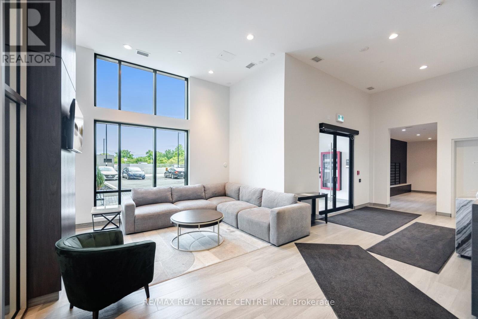 201 - 8010 Derry Road, Milton, Ontario  L9T 9N3 - Photo 4 - W12654104