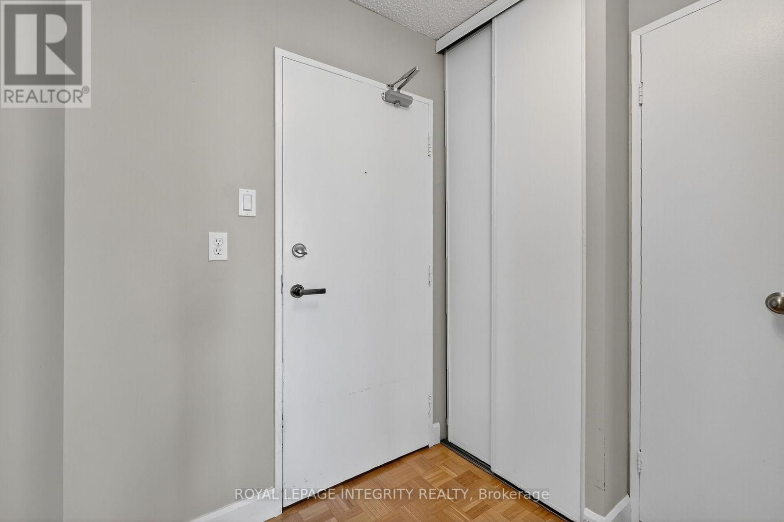 704 - 265 Poulin Avenue, Ottawa, Ontario  K2B 7Y8 - Photo 3 - X12654154