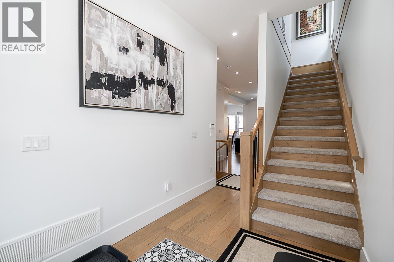 23091 134 Loop, Maple Ridge, British Columbia  V4R 0E6 - Photo 3 - R3075216