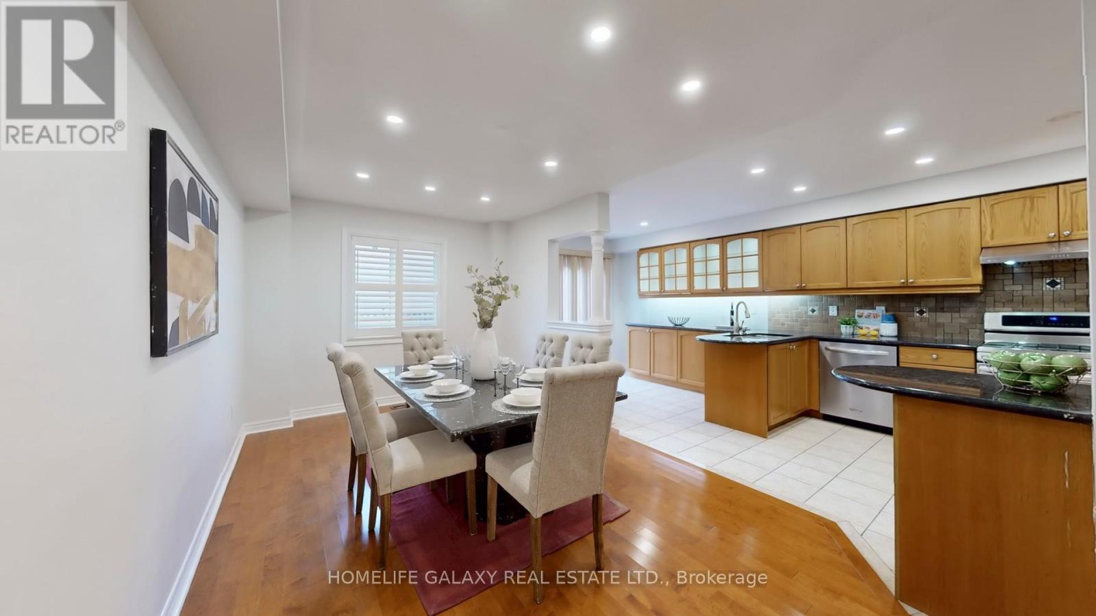 302 Redstone Road, Richmond Hill, Ontario  L4S 2V6 - Photo 6 - N12654146