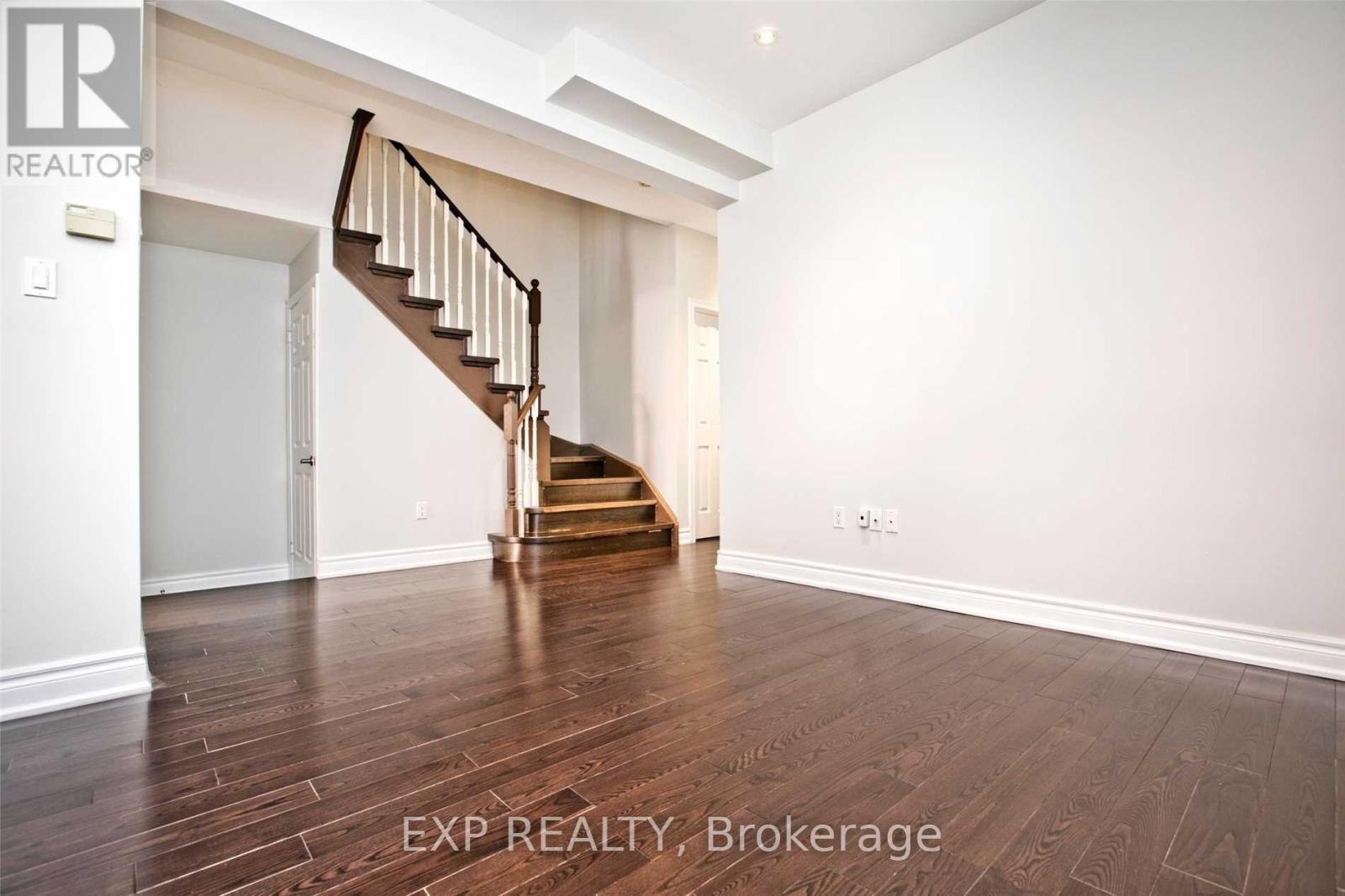 32 Nottingham Drive, Richmond Hill, Ontario  L4S 1Z6 - Photo 3 - N12654156