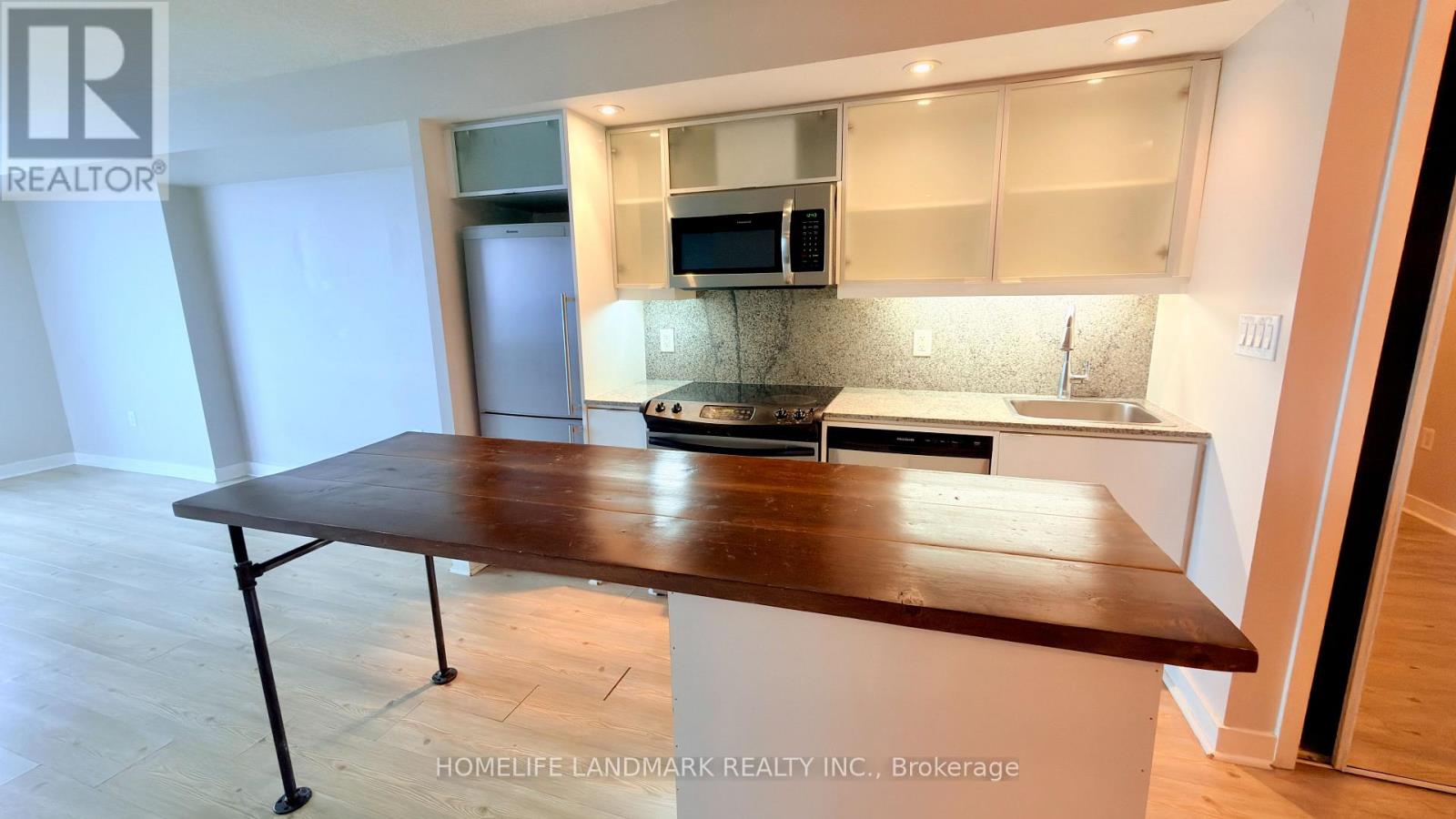 <div class="slider-price">$2,680 Monthly</div><p>4808 - 25 Telegram Mews, Toronto, Ontario</p>