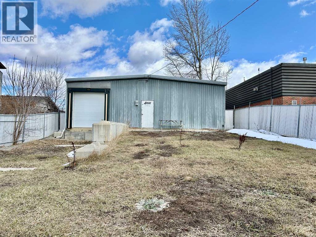 125 2 Avenue Se, Three Hills, Alberta  T0M 2A0 - Photo 9 - A2208329