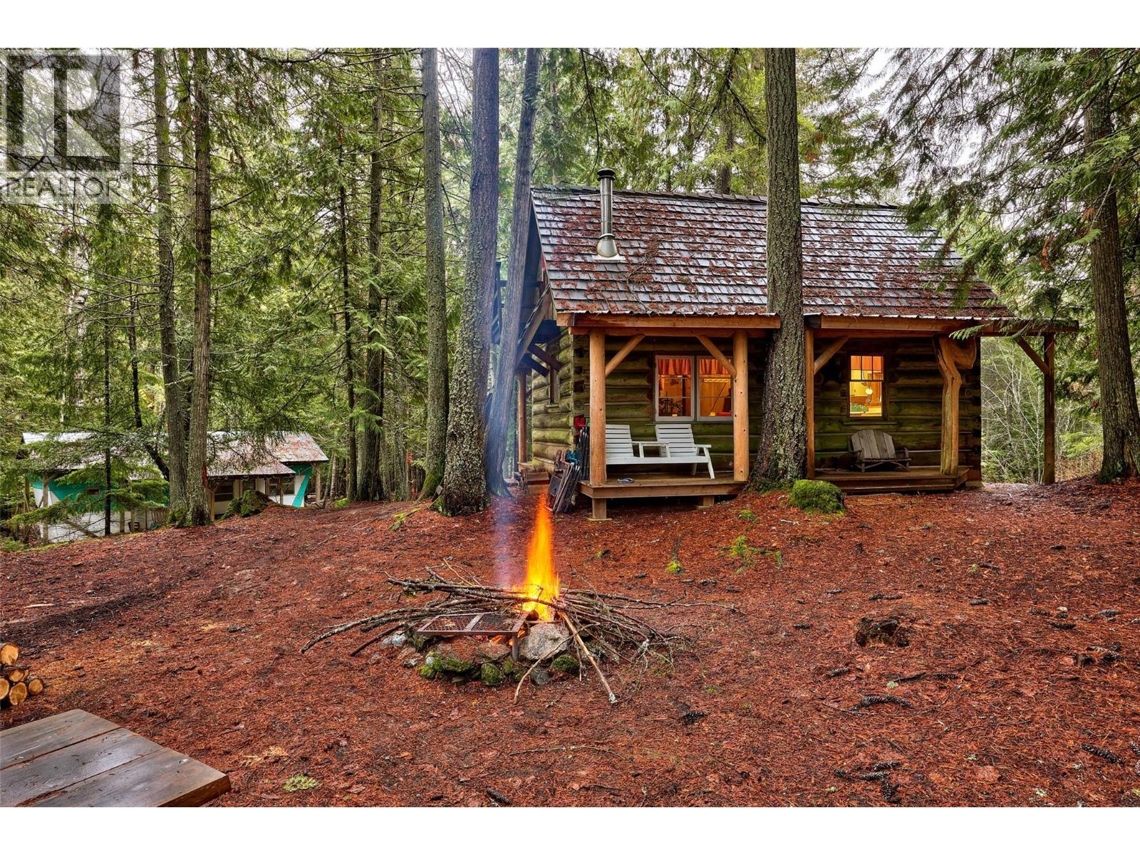 6057 Line 17 Road, magna bay, British Columbia