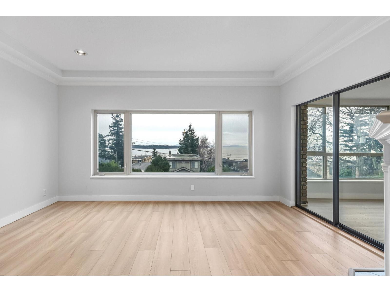 Listing Picture 5 of 29 : 204 15176 BUENA VISTA AVENUE, White Rock - 魯藝地產 Yvonne Lu Group - MLS Medallion Club Member