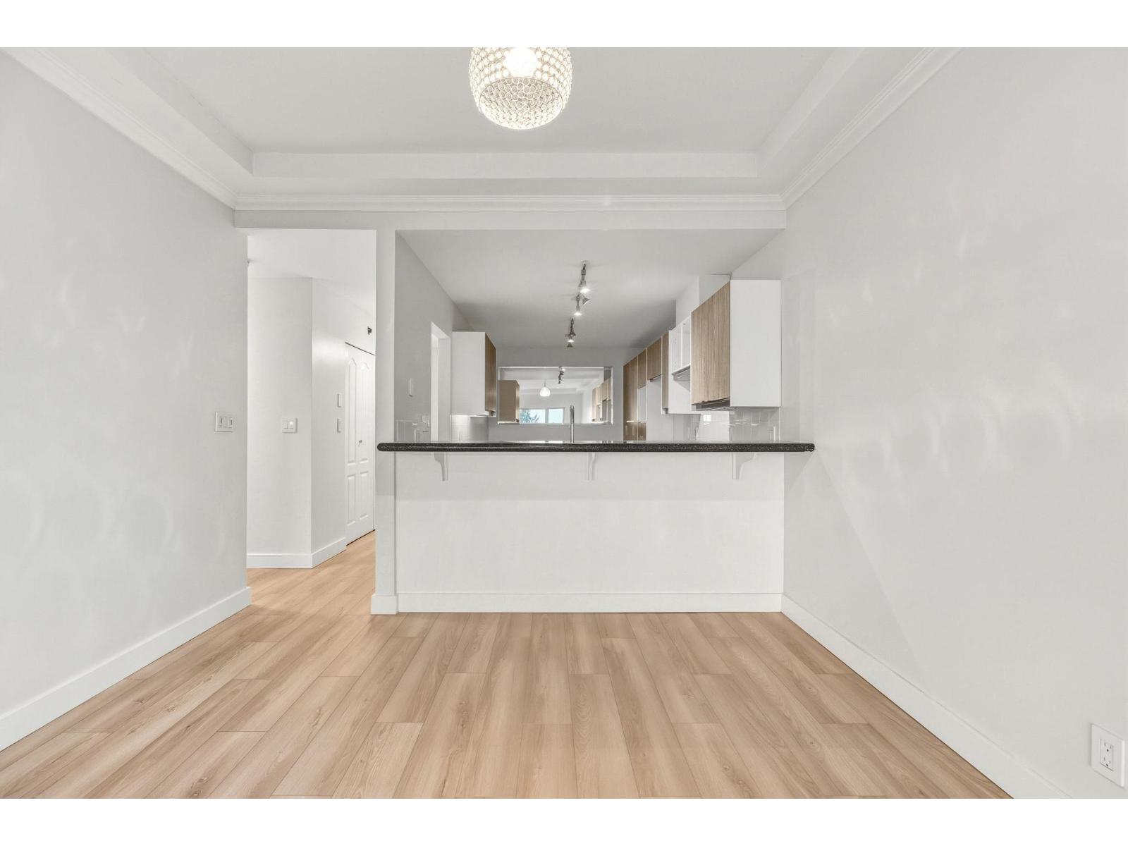 Listing Picture 10 of 29 : 204 15176 BUENA VISTA AVENUE, White Rock - 魯藝地產 Yvonne Lu Group - MLS Medallion Club Member