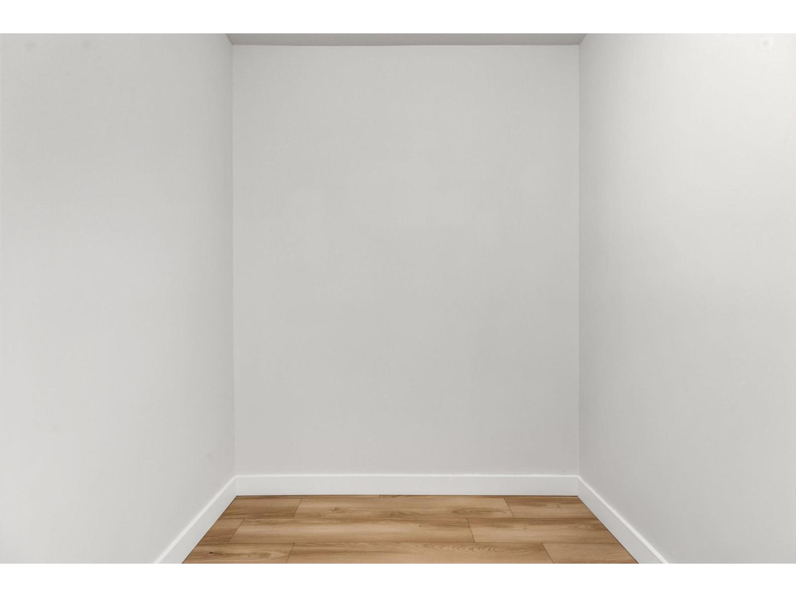 Listing Picture 20 of 29 : 204 15176 BUENA VISTA AVENUE, White Rock - 魯藝地產 Yvonne Lu Group - MLS Medallion Club Member