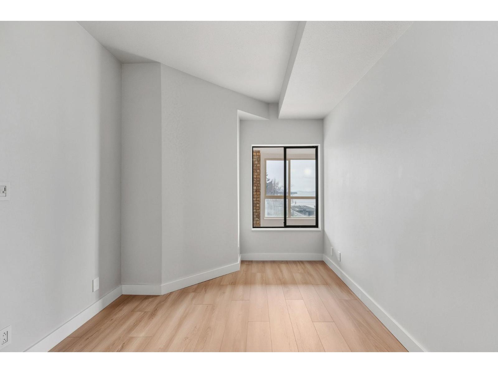 Listing Picture 23 of 29 : 204 15176 BUENA VISTA AVENUE, White Rock - 魯藝地產 Yvonne Lu Group - MLS Medallion Club Member