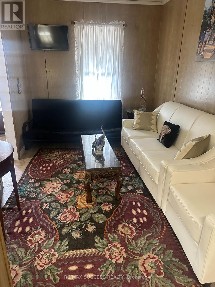 153 Barnesdale Avenue N, Hamilton, Ontario  L8L 6T1 - Photo 2 - X12654176