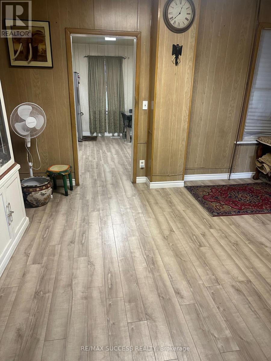 153 Barnesdale Avenue N, Hamilton, Ontario  L8L 6T1 - Photo 3 - X12654176