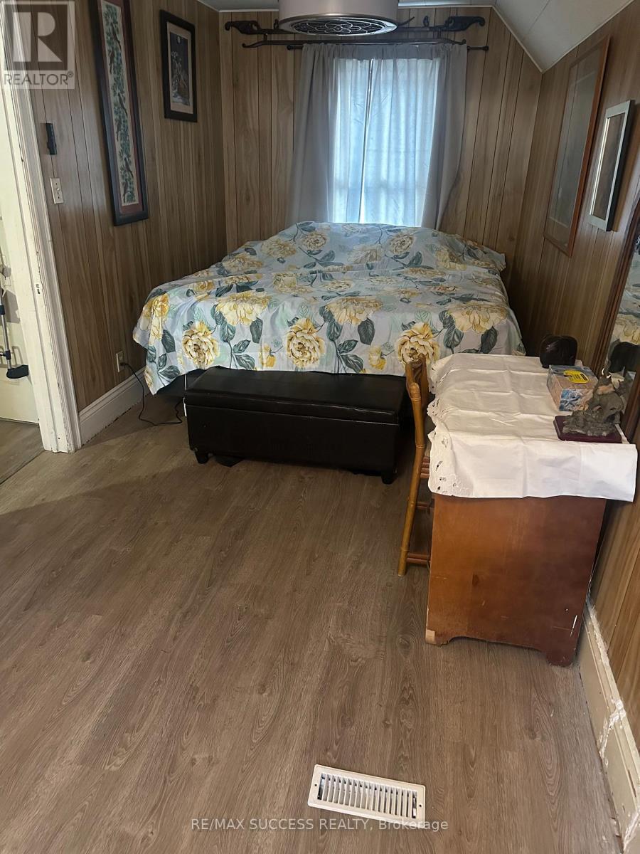 153 Barnesdale Avenue N, Hamilton, Ontario  L8L 6T1 - Photo 5 - X12654176