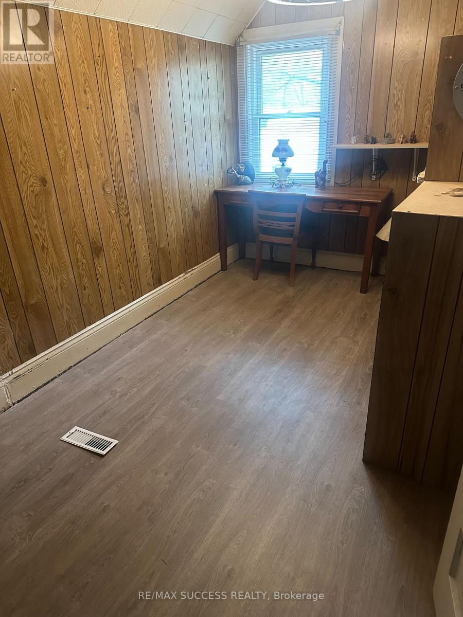 153 Barnesdale Avenue N, Hamilton, Ontario  L8L 6T1 - Photo 6 - X12654176