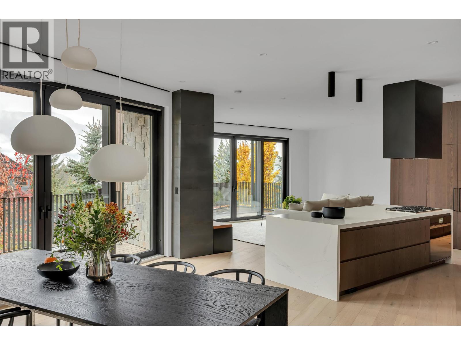 3565 Falcon Crescent, Whistler, British Columbia  V8E 0B9 - Photo 7 - R3065880