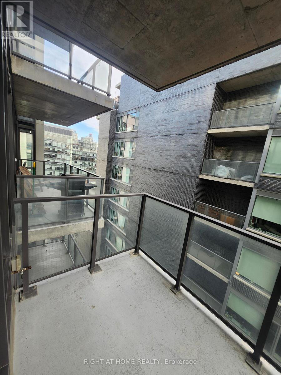 1301 - 111 Bathurst Street, Toronto, Ontario  M5V 0M9 - Photo 16 - C12654208