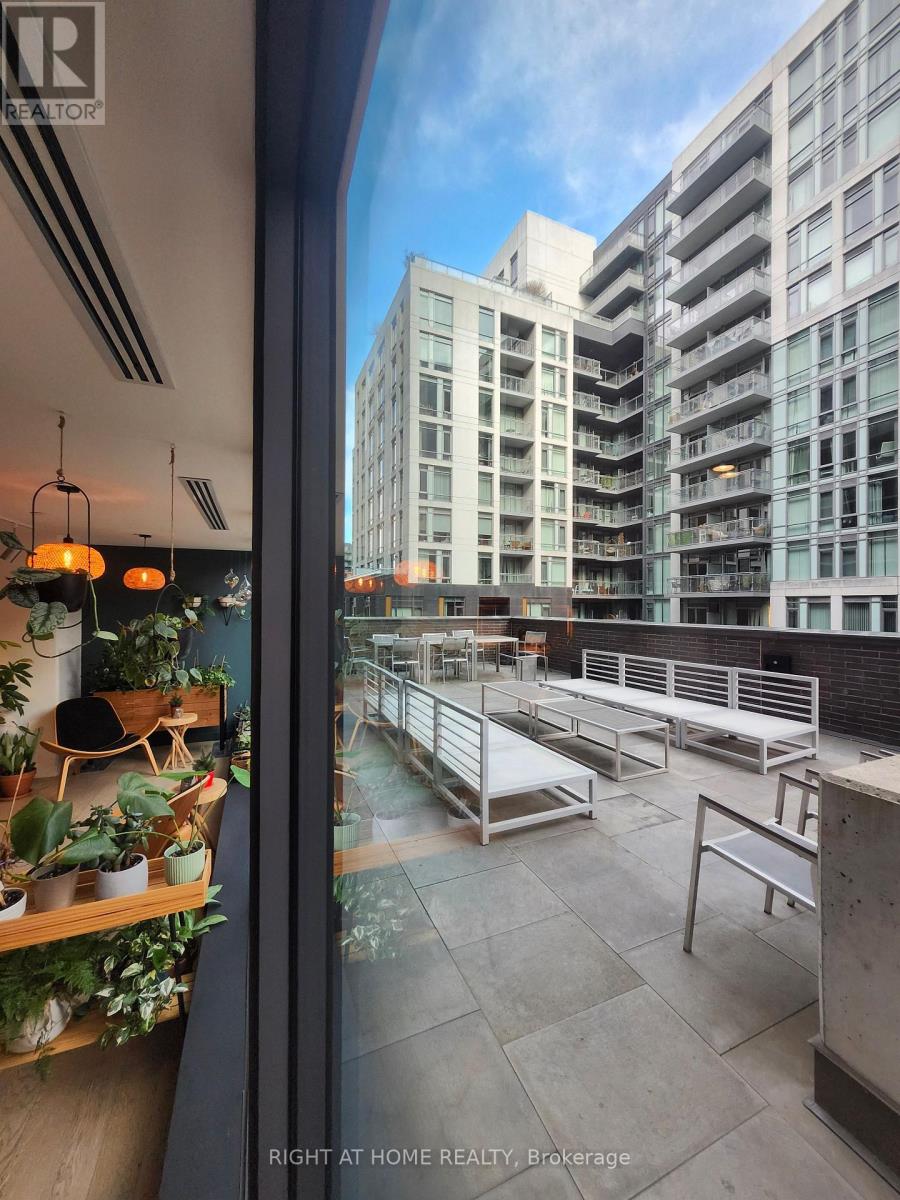 1301 - 111 Bathurst Street, Toronto, Ontario  M5V 0M9 - Photo 22 - C12654208