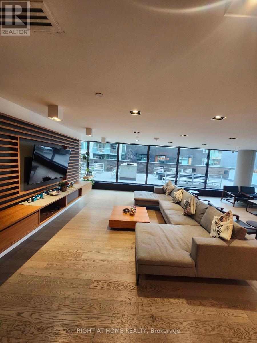 1301 - 111 Bathurst Street, Toronto, Ontario  M5V 0M9 - Photo 25 - C12654208