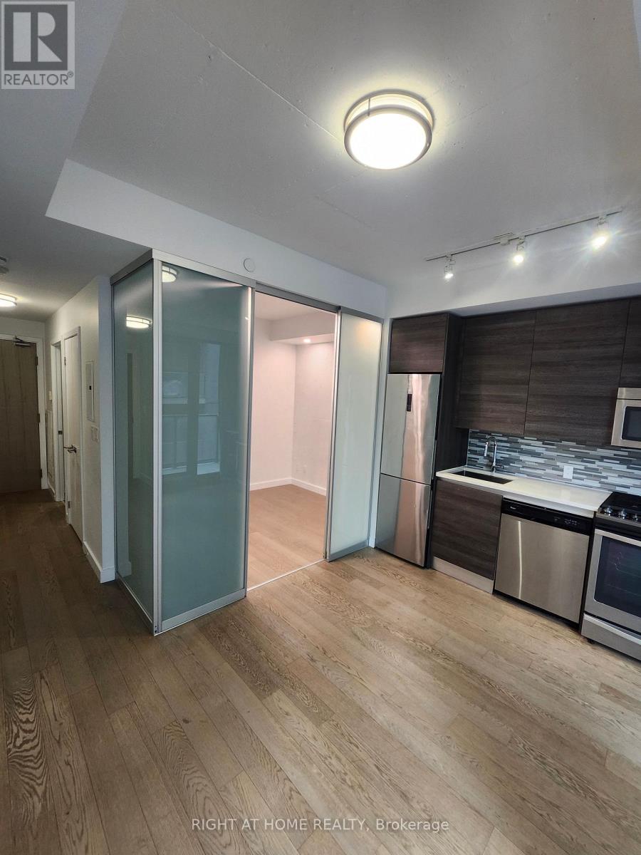 1301 - 111 Bathurst Street, Toronto, Ontario  M5V 0M9 - Photo 7 - C12654208