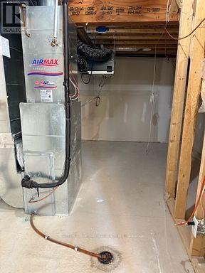 66 Tabaret Crescent, Oshawa, Ontario  L1L 0G5 - Photo 4 - E12654210