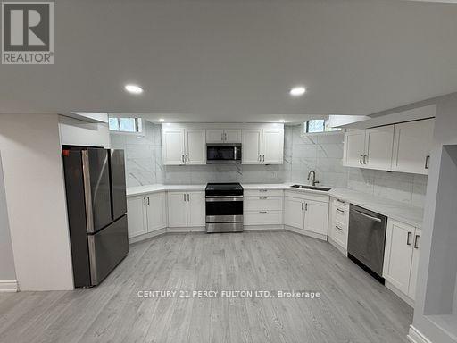 932 Schaeffer Outlook, Newmarket, Ontario  L3X 1V9 - Photo 2 - N12654214