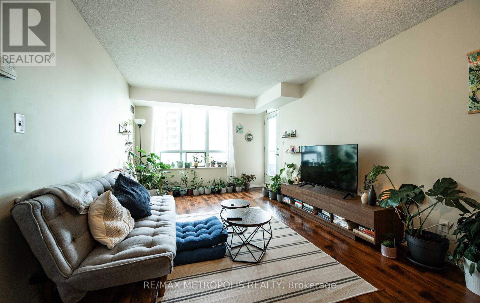 1209 - 335 Rathburn Road W, Mississauga, Ontario  L5B 0C8 - Photo 12 - W12654224