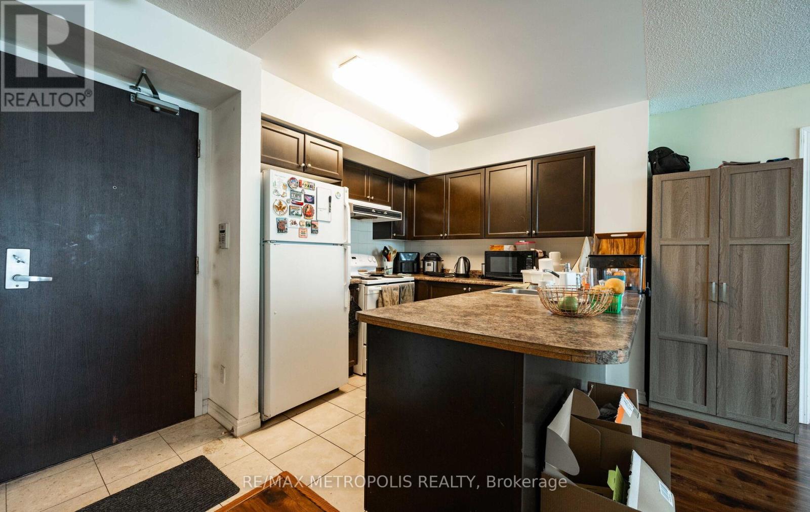 1209 - 335 Rathburn Road W, Mississauga, Ontario  L5B 0C8 - Photo 17 - W12654224