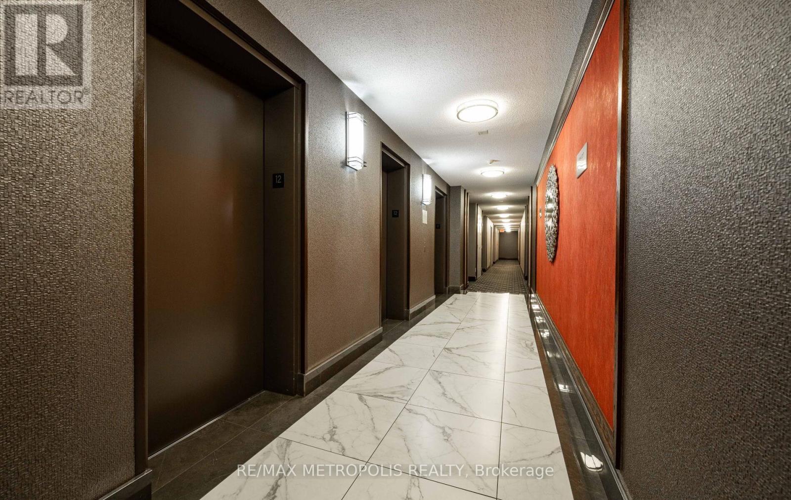 1209 - 335 Rathburn Road W, Mississauga, Ontario  L5B 0C8 - Photo 5 - W12654224