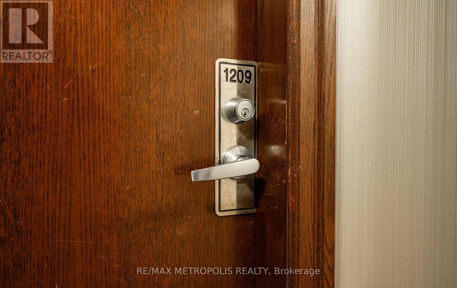 1209 - 335 Rathburn Road W, Mississauga, Ontario  L5B 0C8 - Photo 6 - W12654224