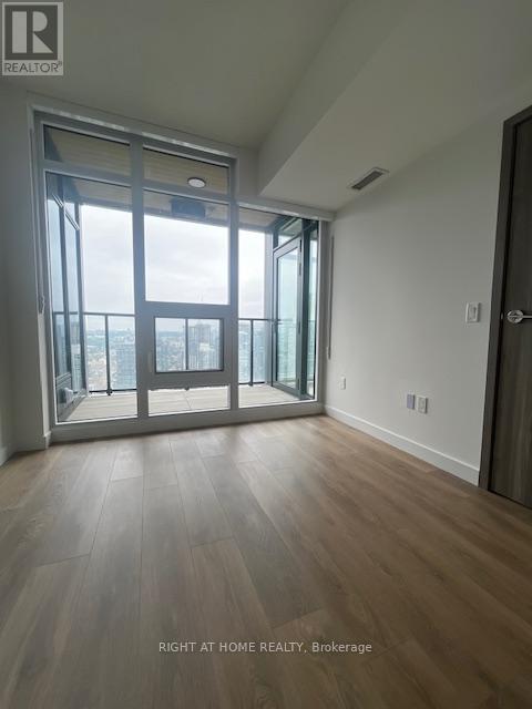 5312 - 1 Concord Cityplace Way, Toronto, Ontario  M5V 0X3 - Photo 5 - C12654236