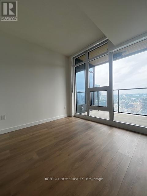 5312 - 1 Concord Cityplace Way, Toronto, Ontario  M5V 0X3 - Photo 6 - C12654236