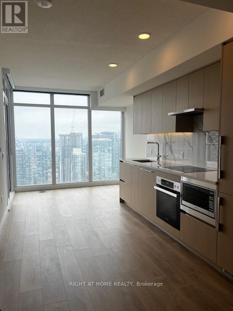 5312 - 1 Concord Cityplace Way, Toronto, Ontario  M5V 0X3 - Photo 7 - C12654236
