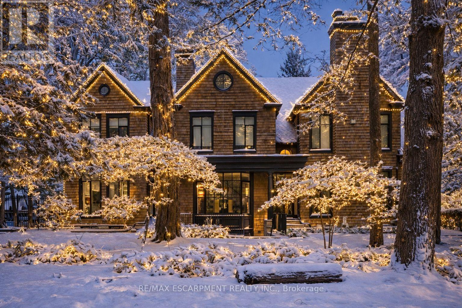 <div class="slider-price">$3,999,900</div><p>905 Sangster Avenue, Mississauga, Ontario</p>