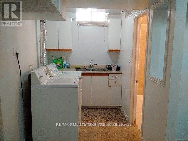 1537 Cuthbert Avenue, Mississauga (East Credit), Ontario  L5M 3R6 - Photo 14 - W12654228