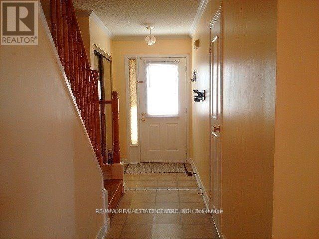1537 Cuthbert Avenue, Mississauga (East Credit), Ontario  L5M 3R6 - Photo 2 - W12654228