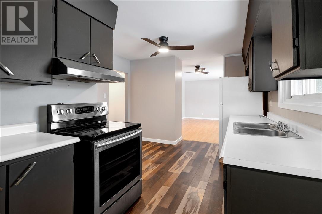 1261 Hillside Avenue, Val Caron, Ontario   - Photo 3 - 2125958