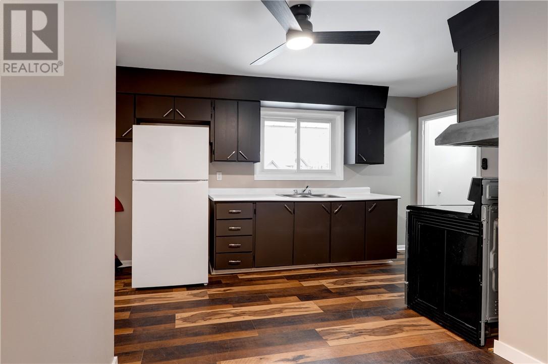 1261 Hillside Avenue, Val Caron, Ontario   - Photo 4 - 2125958