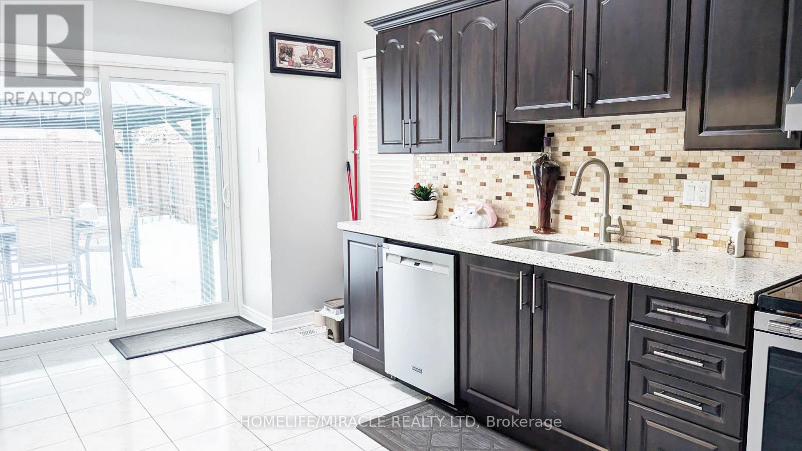 Upper - 51 Rocky Mountain Crescent, Brampton, Ontario  L6R 1E7 - Photo 6 - W12654200