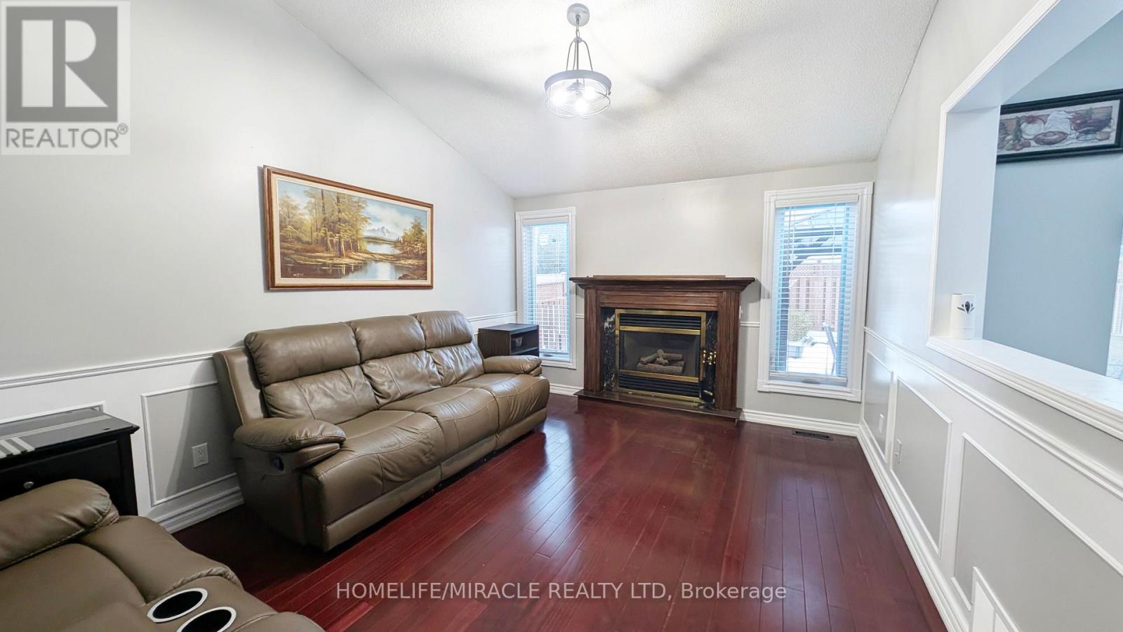 Upper - 51 Rocky Mountain Crescent, Brampton, Ontario  L6R 1E7 - Photo 3 - W12654200